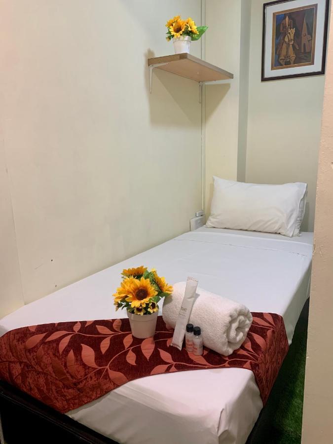 Single Sharing Room And Short Hours Stay At Sandpiper Hotel Сингапур Екстериор снимка