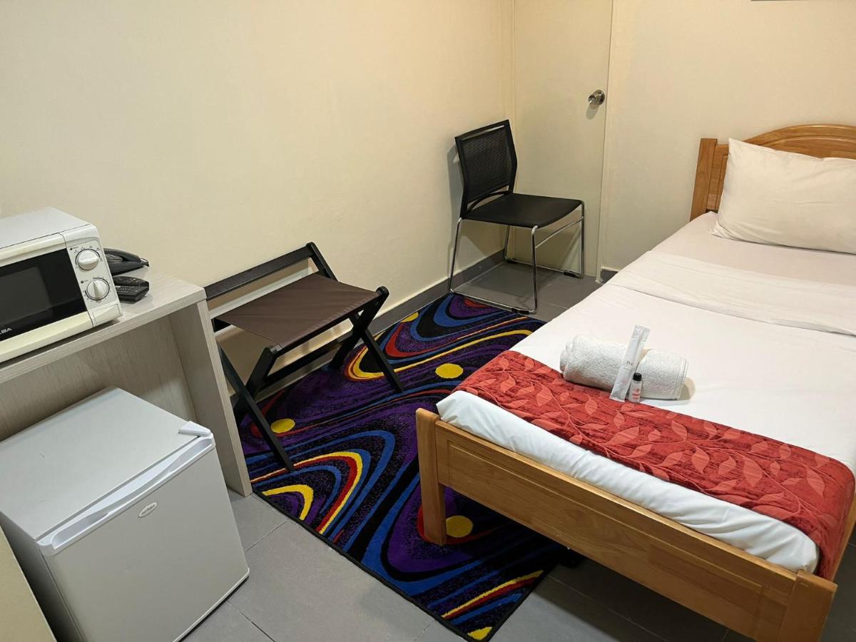 Single Sharing Room And Short Hours Stay At Sandpiper Hotel Сингапур Екстериор снимка